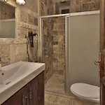 Old Town Stone House Готель 4*